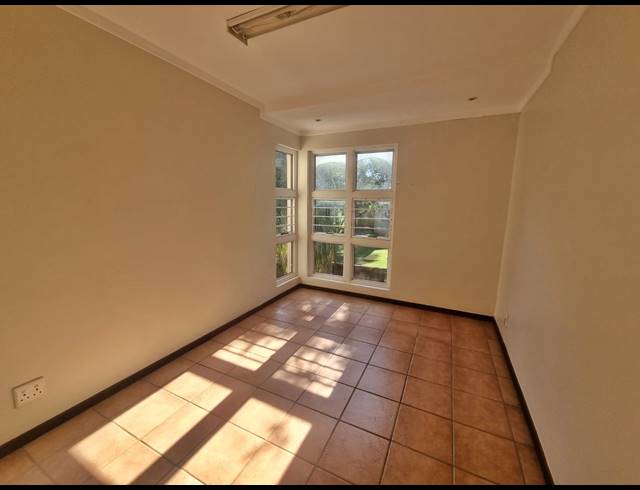 5 BEDROOM HOUSE FOR SALE IN RASLOUW